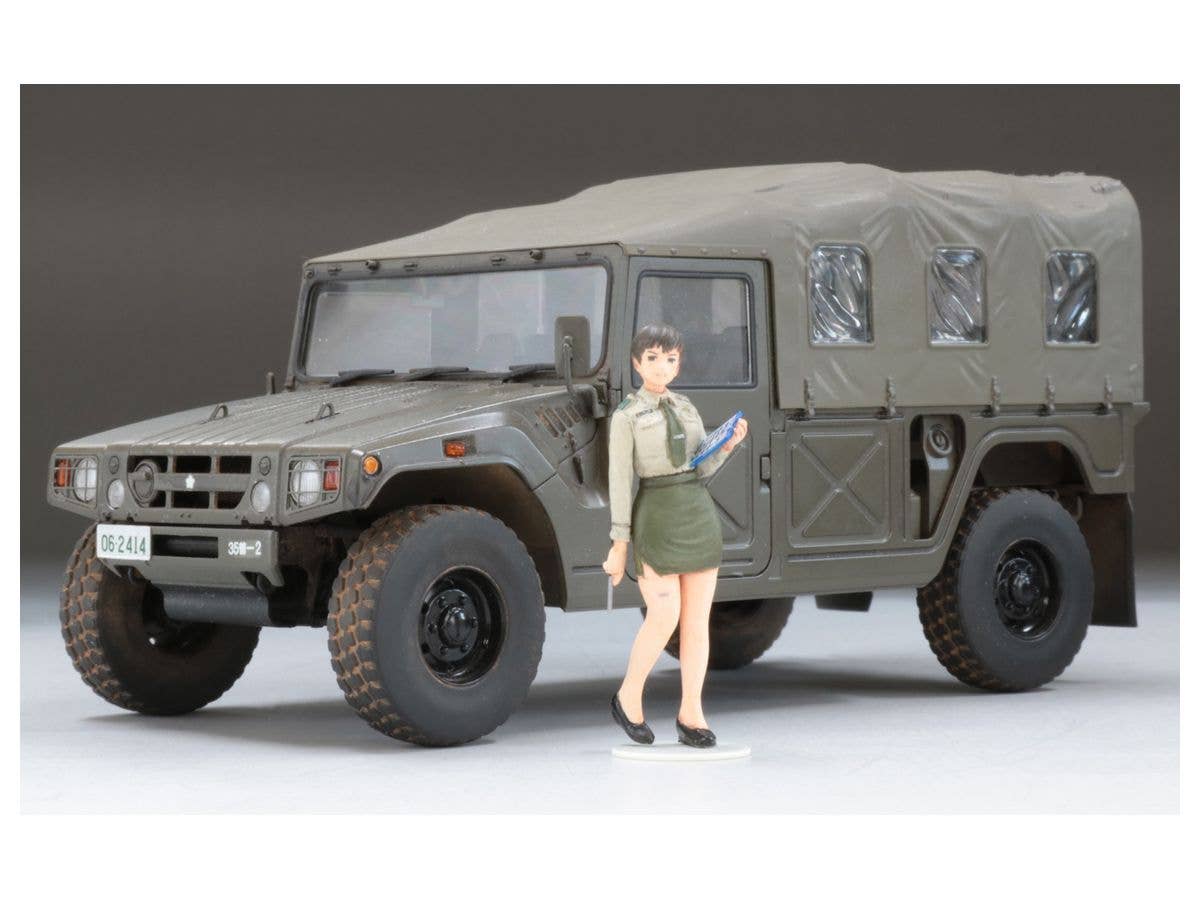 FineMolds 1/35 Historic Costume Girl JGSDF HMV with Figure 'Hinata' | 4536318880042