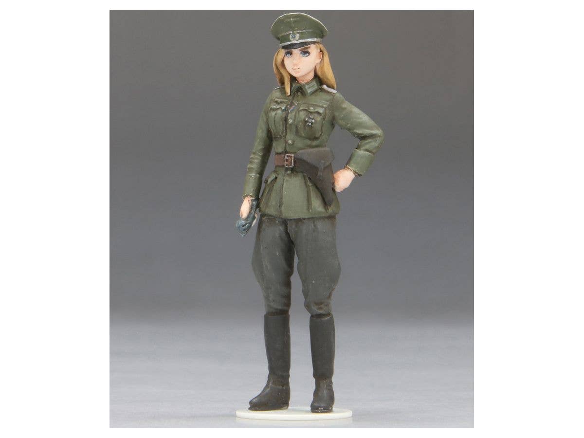 FineMolds 1/35 Historic Costume Girl Type 82 Kubelwagen with Figure 'Laura' | 4536318880059