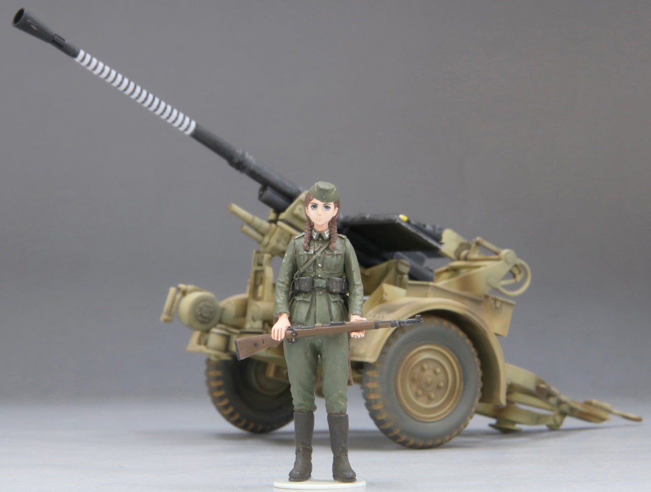 FineMolds 1/35 Historic Costume Girl 3.7cm Flak 37 AA Gun with Figure 'Hannah' | 4536318880066