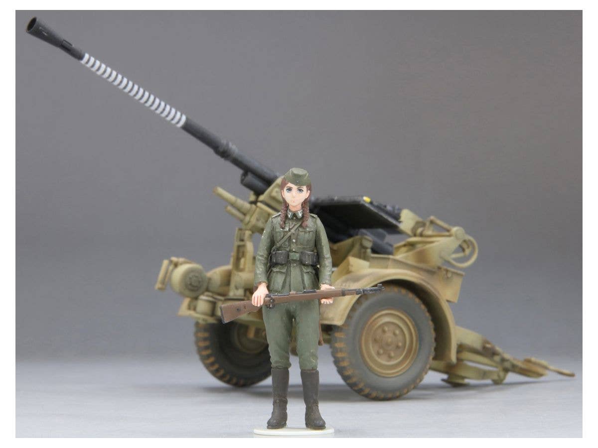 FineMolds 1/35 Historic Costume Girl 3.7cm Flak 37 AA Gun with Figure 'Hannah' | 4536318880066
