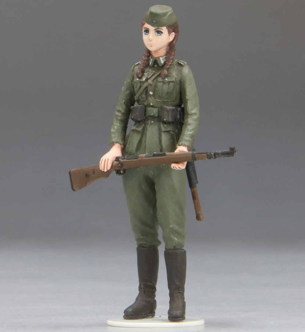 FineMolds 1/35 Historic Costume Girl 3.7cm Flak 37 AA Gun with Figure 'Hannah' | 4536318880066