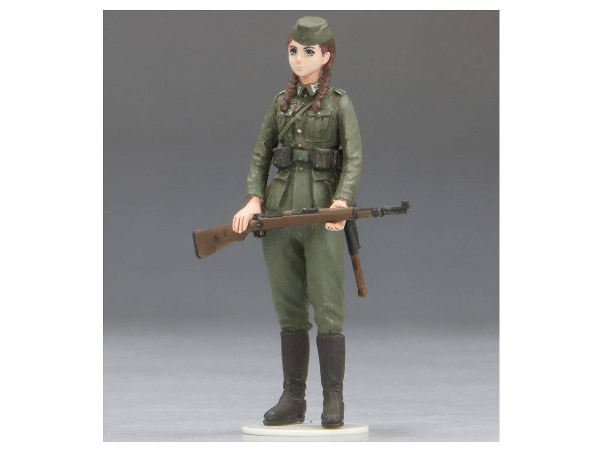 FineMolds 1/35 Historic Costume Girl 3.7cm Flak 37 AA Gun with Figure 'Hannah' | 4536318880066