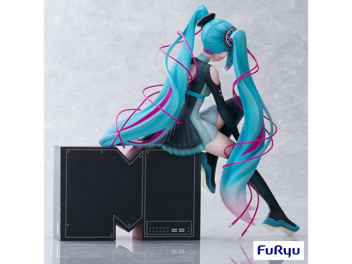 FURYU Corporation Hatsune Miku × MTV 1/7 Scale Figure | 4580736409132