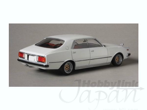 Fujimi Nissan Laurel 2000 4Door Medarist (230 Later)