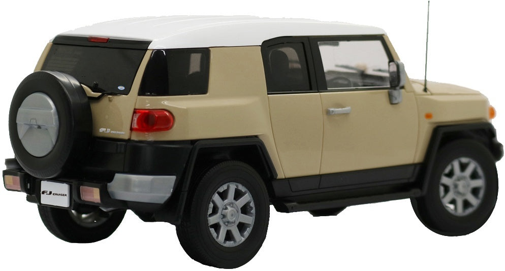 Fujimi 1/24 Toyota FJ Cruiser (Beige)