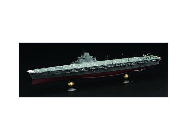 Fujimi 1/700 IJN Aircraft Carrier Taihou (Latex Deck) Full Hull Model | 4968728451541