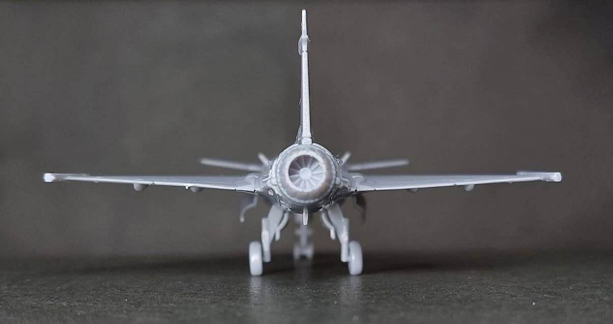 1/144 JAS39 Gripen Plastic Model Kit (Renewal Edition) | 4580799834346
