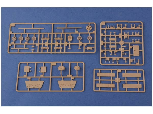 Hobby Boss 1/35 Soviet T-20 Armored Tractor Komsomolets 1940 | 6939319238481