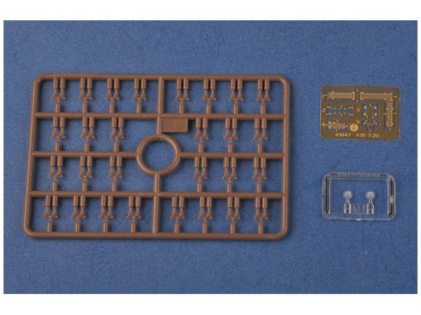 Hobby Boss 1/35 Soviet T-20 Armored Tractor Komsomolets 1940 | 6939319238481