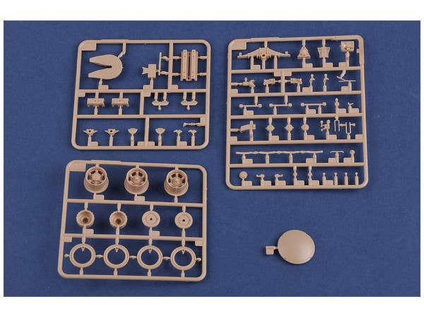 Hobby Boss 1/35 Russian KrAZ-260B Tractor with 5P85TE TEL S-300PMU | 6939319255112