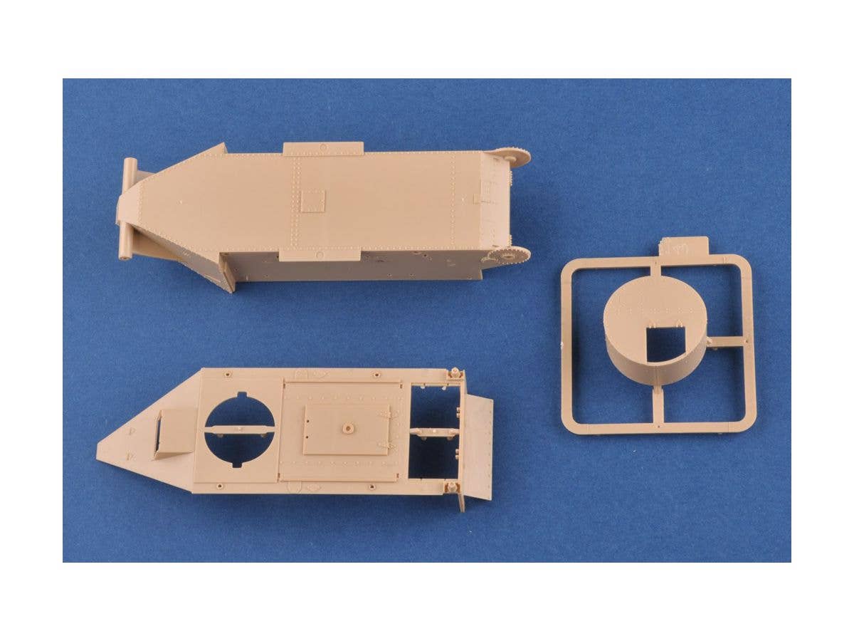 Hobby Boss 1/35 Soviet BT-2 Tank (Medium) | 6939319245151