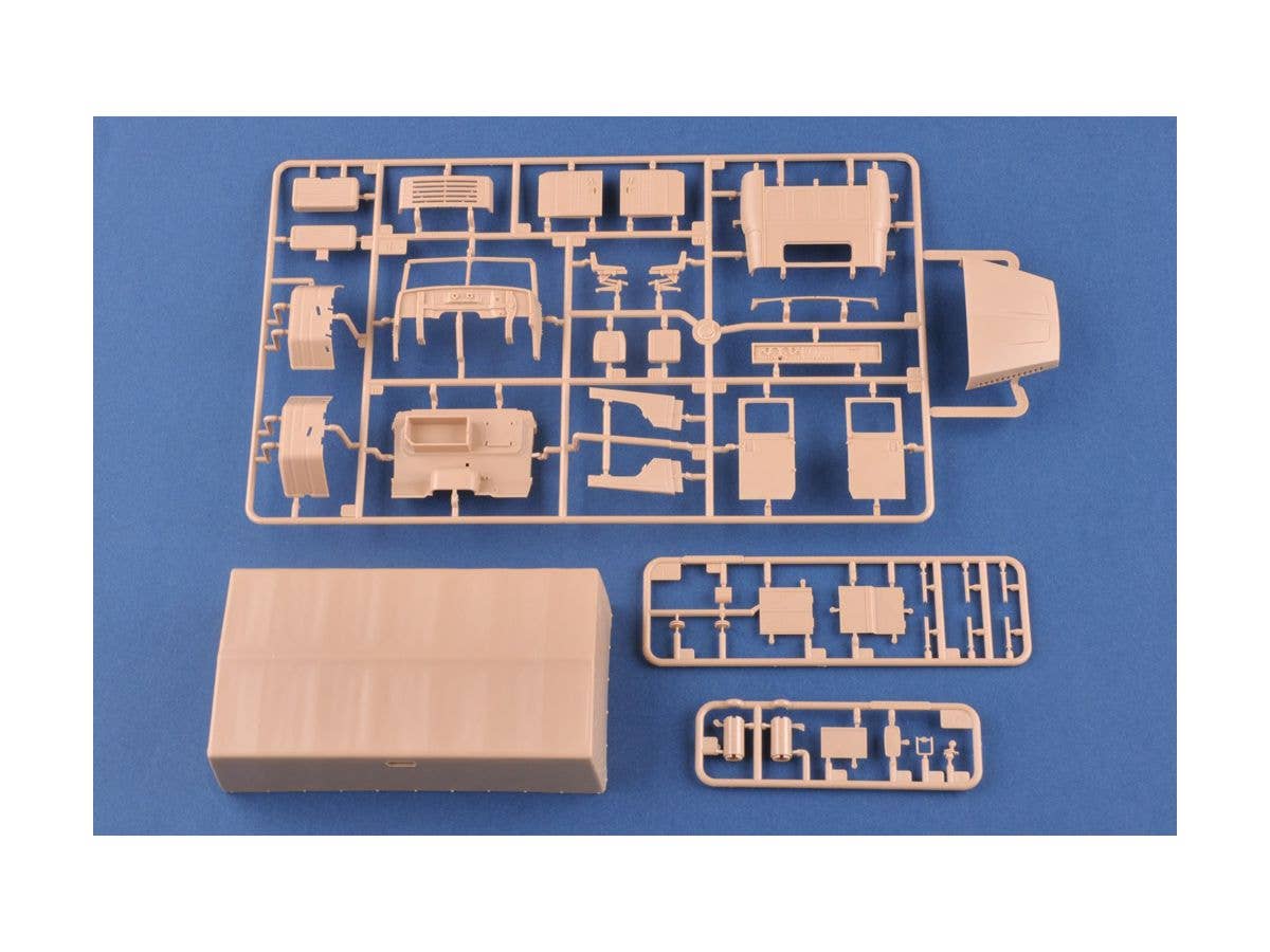 Hobby Boss 1/35 Ukraine KrAZ-6322 “Soldier” Cargo Truck | 6939319255129