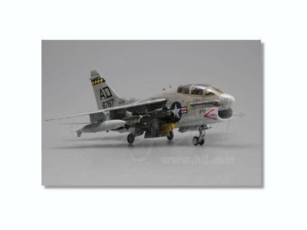 Hobby Boss 1/72 TA-7C Corsair II | 6939319272096