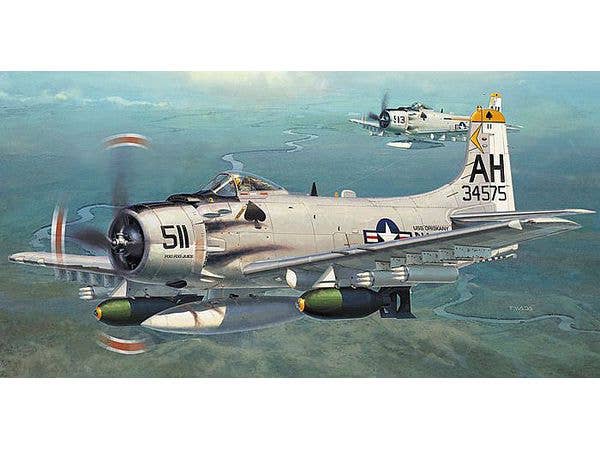 Hasegawa 1/72 A-1H SKYRADER w / ROCKET POD | 4967834024663