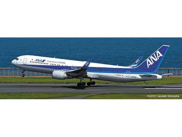 Hasegawa "1/200  ANA B767-300 w/WINGLET ""B767 40th ANNIVERSARY"" (Bonus: an emblem sticker is included.)" | 4967834108592