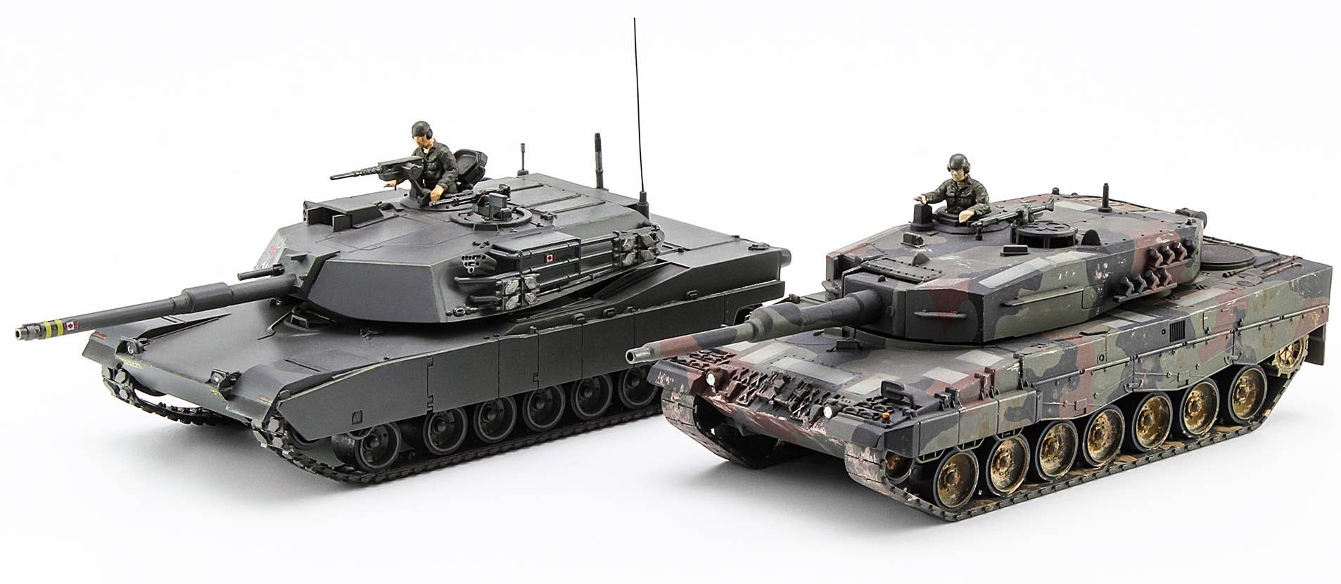 Hasegawa 1/72 M-1 Abrams & Leopard 2 "Nato Main Battle Tank Combo" (Two Kits In The Box) | 4967834300699
