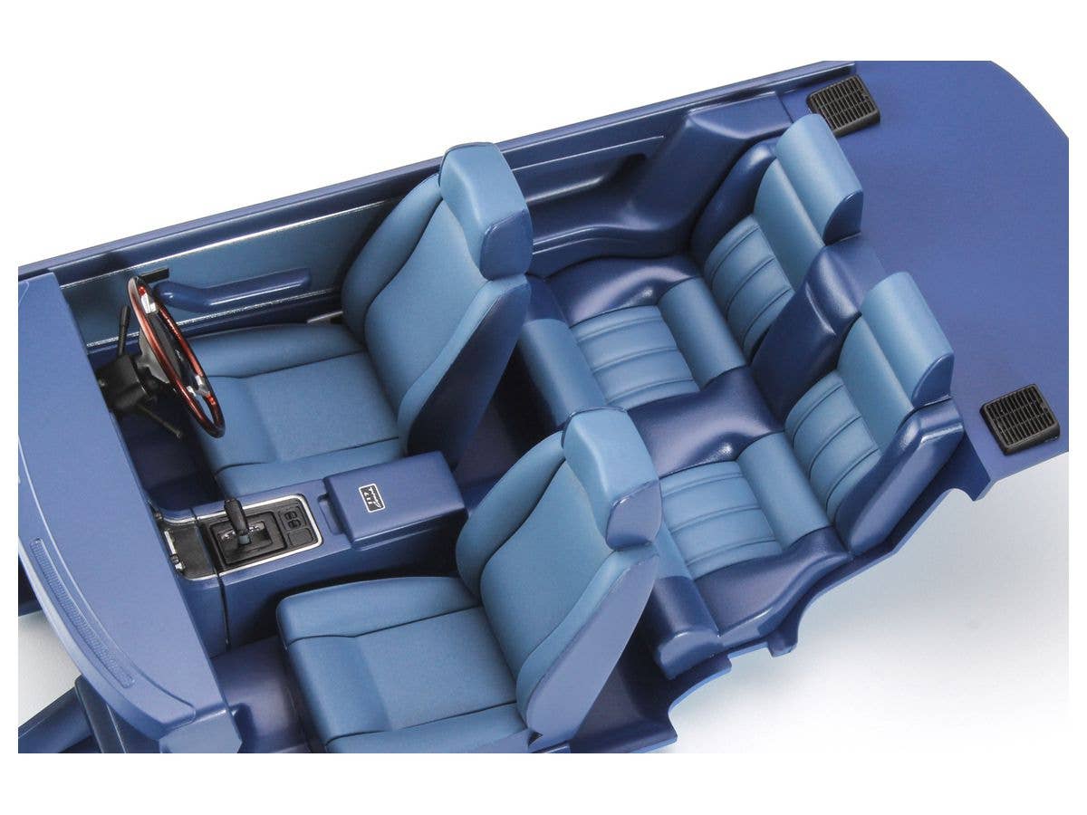 Hasegawa [HC50] 1:24 ISUZU 117 COUPÉ LATE VERSION | 4967834211506
