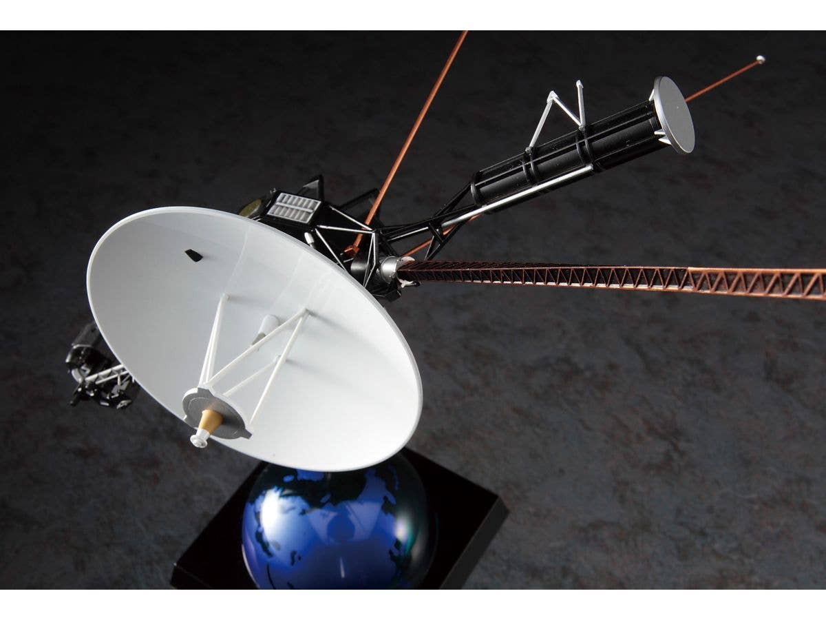 Hasegawa 1/48 Unmanned Space Probe VOYAGER w/Mission Emblem Patch | 4967834524354