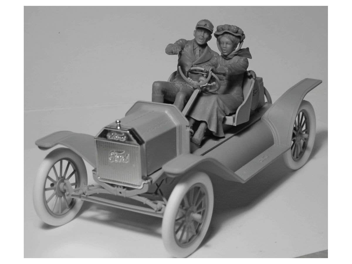 ICM 1/24 American Sport Car Drivers  (1910s) (1 male, 1 female figures)  (100% new molds) | 4823044405626
