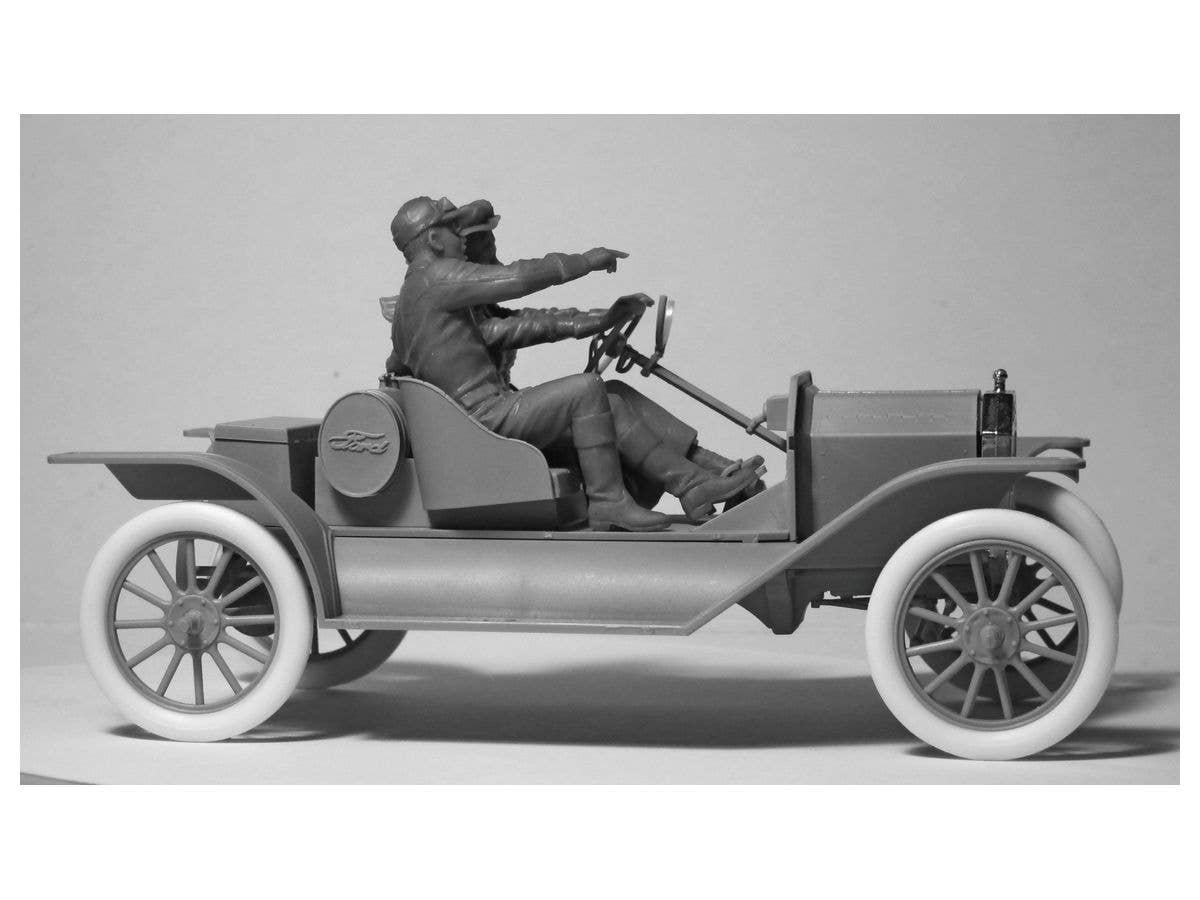 ICM 1/24 American Sport Car Drivers  (1910s) (1 male, 1 female figures)  (100% new molds) | 4823044405626