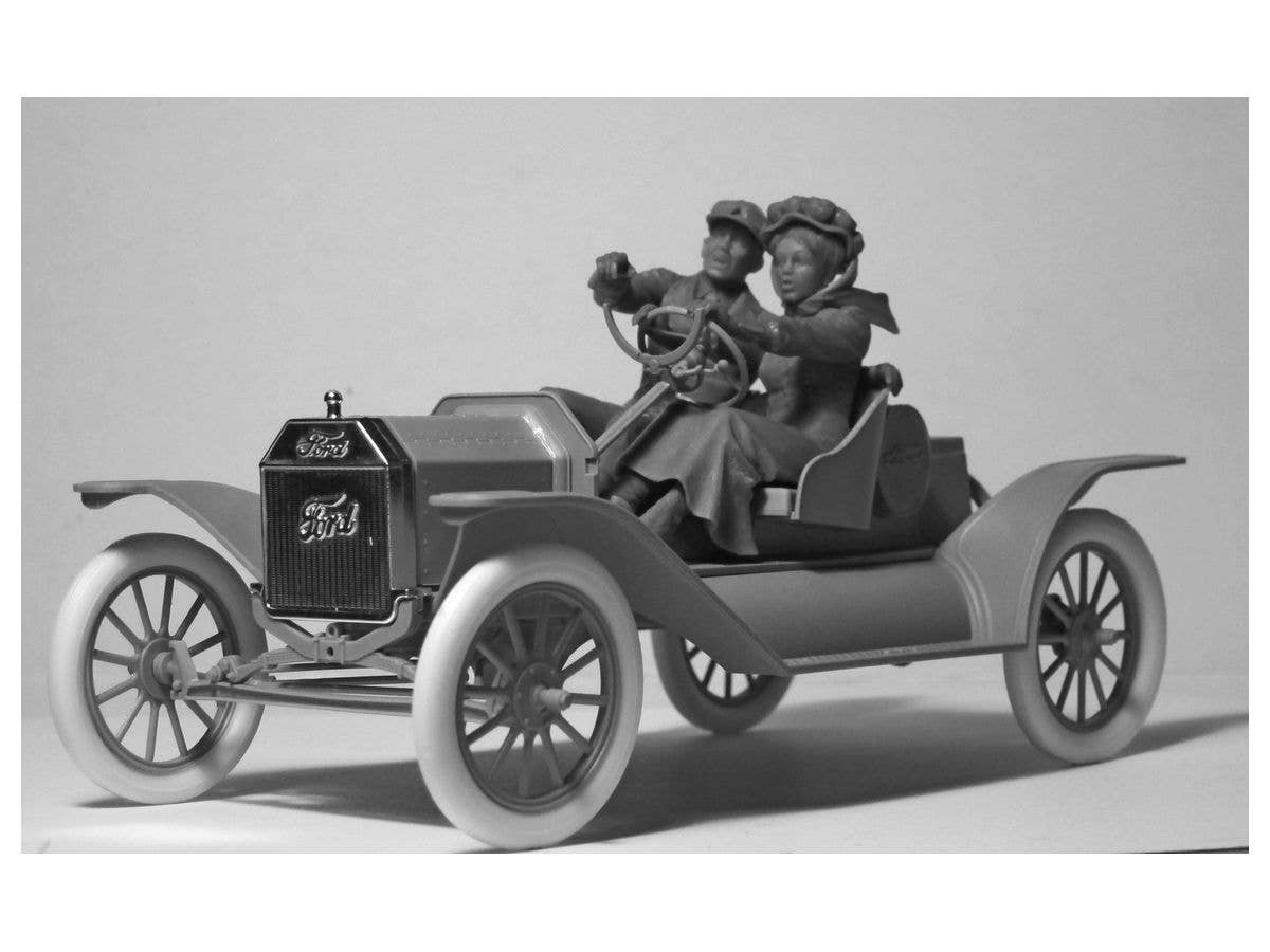 ICM 1/24 American Sport Car Drivers  (1910s) (1 male, 1 female figures)  (100% new molds) | 4823044405626