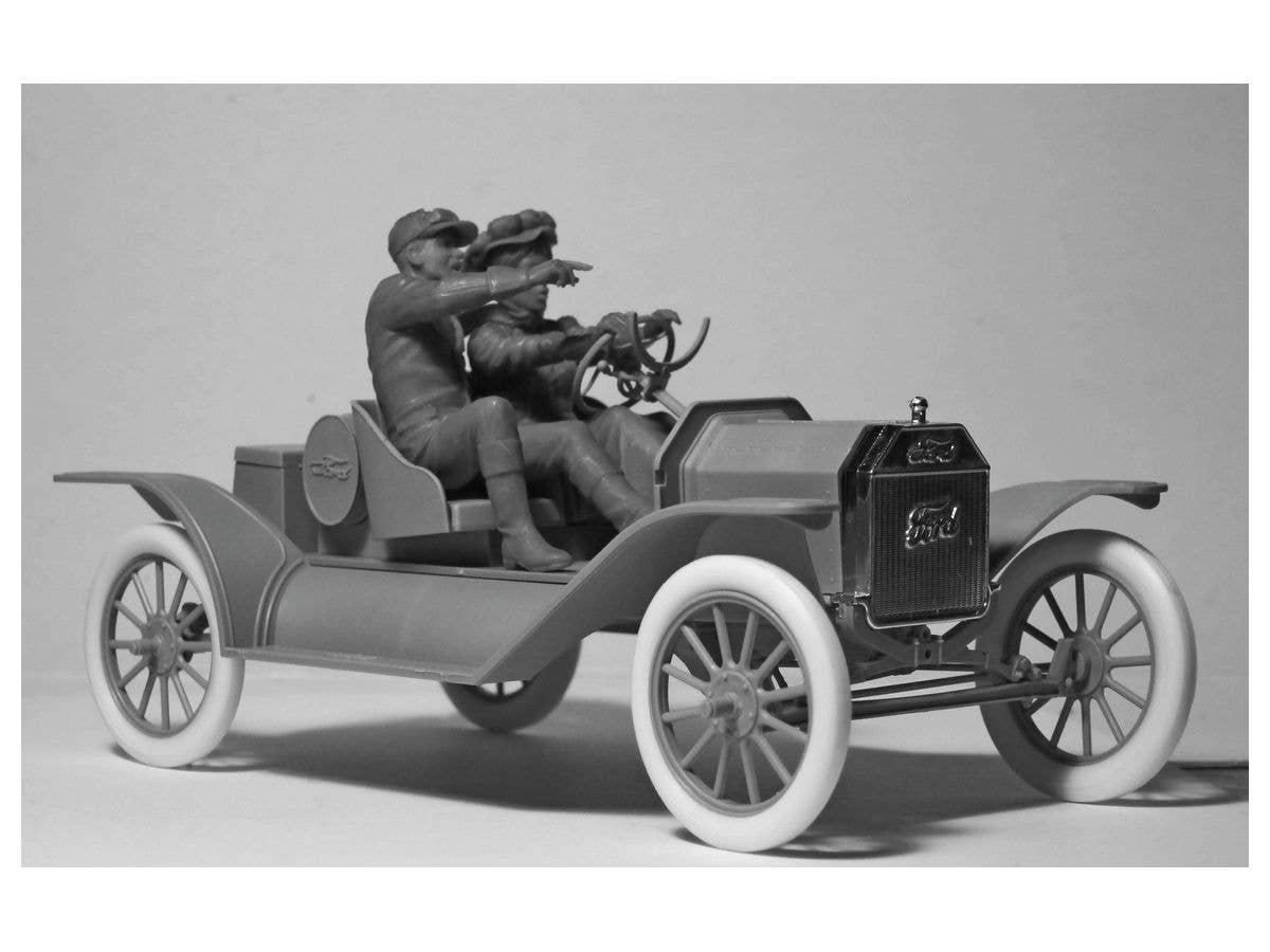ICM 1/24 American Sport Car Drivers  (1910s) (1 male, 1 female figures)  (100% new molds) | 4823044405626