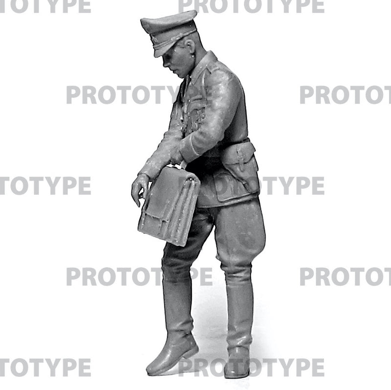 ICM 1/24 WWII German Staff Personnel (100% new molds), Figure
