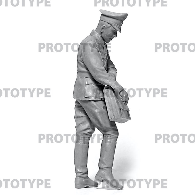 ICM 1/24 WWII German Staff Personnel (100% new molds), Figure
