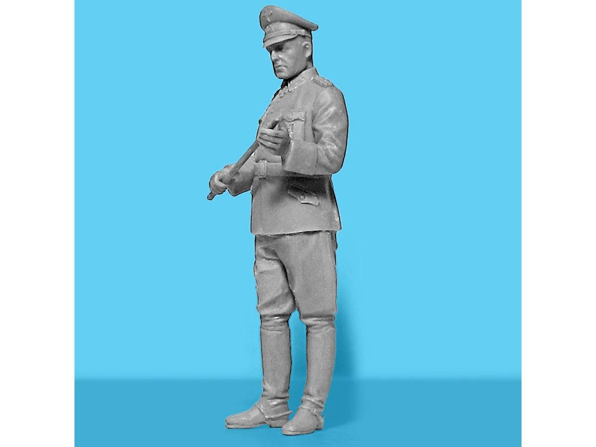 ICM 1/24 Type G4 Car with MG 34 and German Staff Personnel | 4823044410187