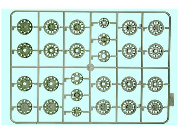 ICM 1/35 T-34/76 (early 1943 production), WWII Soviet Medium Tank | 4823044403615