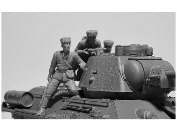 ICM 1/35 T-34-76 with Soviet Tank Riders | 4823044404483