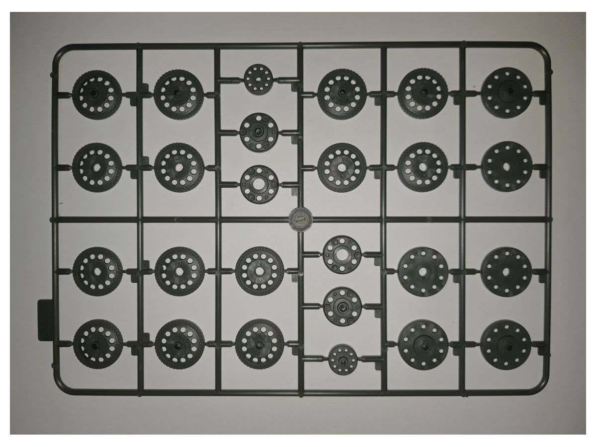 ICM 1/35 Pz.Kpfw. T-34-747(r), WWII German Medium Tank | 4823044405909