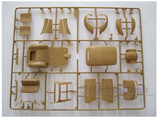 ICM 1/35 Admiral Cabriolet, WWII German Staff Car with Figures | 4823044402601