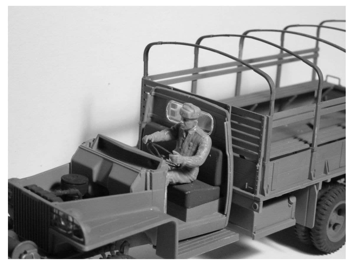ICM 1/35 Studebaker US6 with WWII Soviet Drivers | 4823044406487