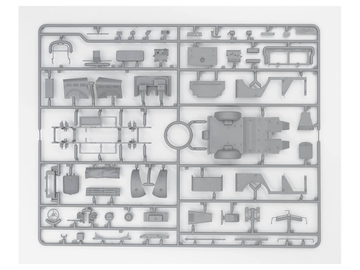 ICM 1/35 le.gl.Einheitz-Pkw Kfz.2, WWII German Light Radio Communication Car | 4823044405992
