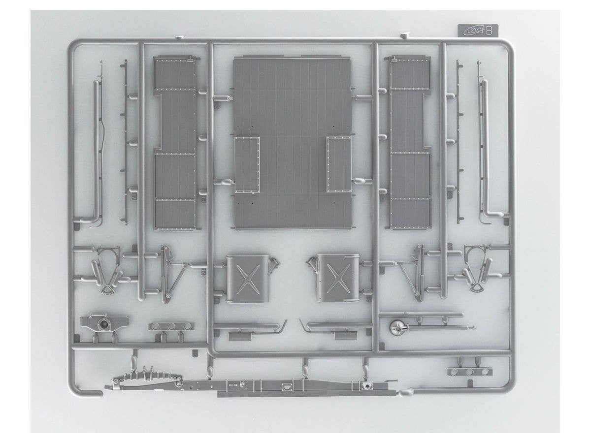 ICM 1/35 Model W.O.T. 8, WWII British Truck | 4823044405954