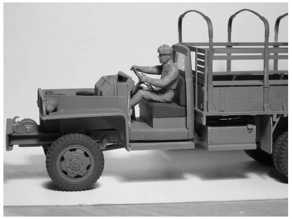 ICM 1/35 RKKA Drivers (1943-1945) (2 figures) | 4823044405237