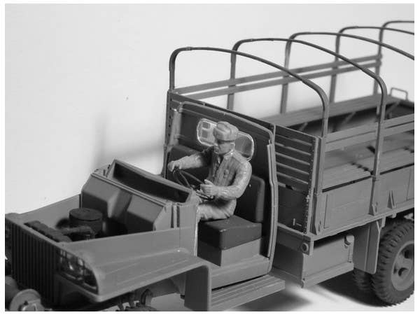 ICM 1/35 RKKA Drivers (1943-1945) (2 figures) | 4823044405237
