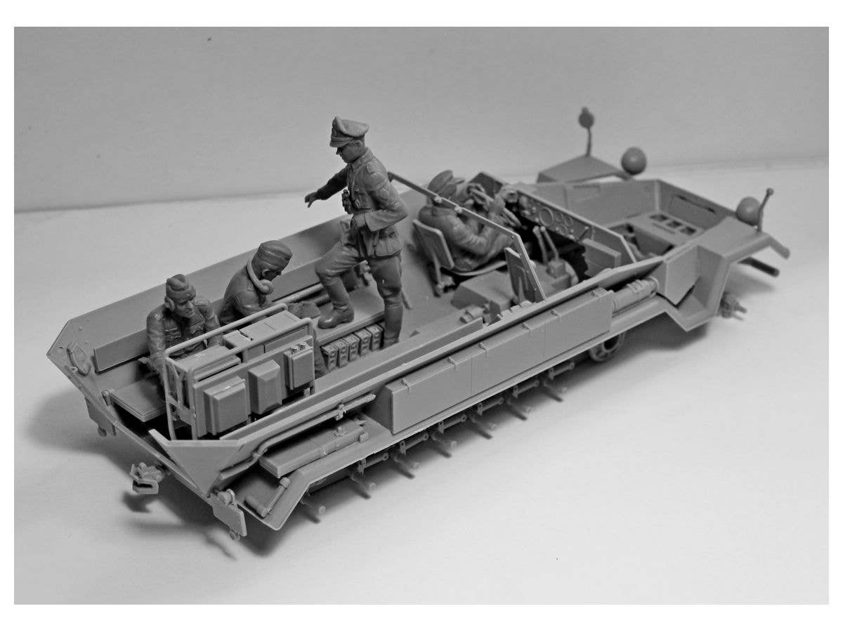 ICM 1/35 German Command Vehicle Crew (1939-1942) (4 figures) (100% new molds) | 4823044405527