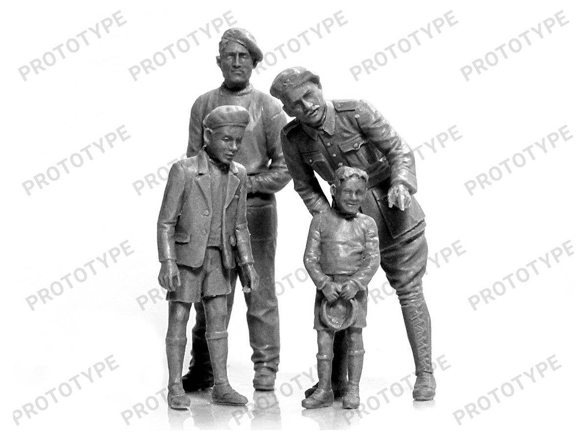ICM 1/35 WWII French Tank Crew (4 figures) (100% new molds) | 4823044406142