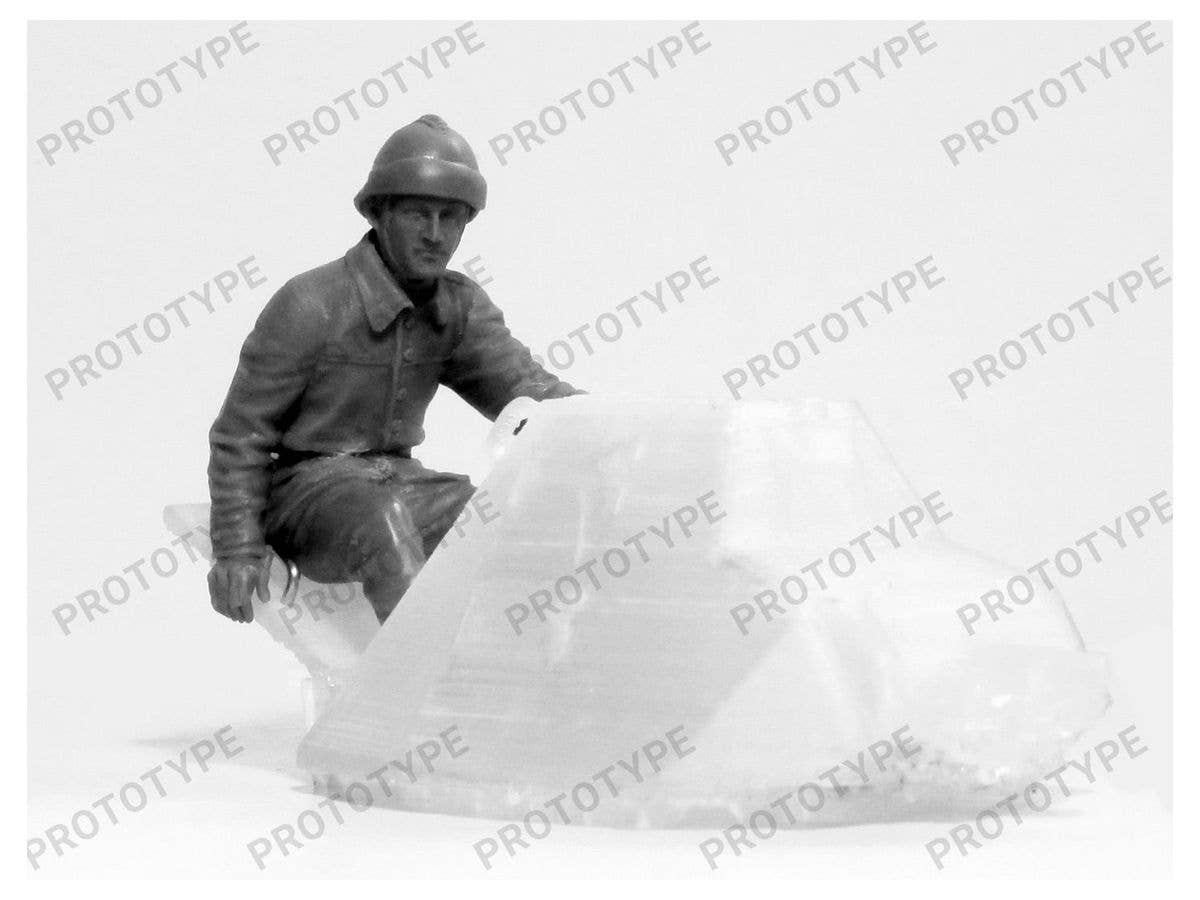 ICM 1/35 WWII French Tank Crew (4 figures) (100% new molds) | 4823044406142