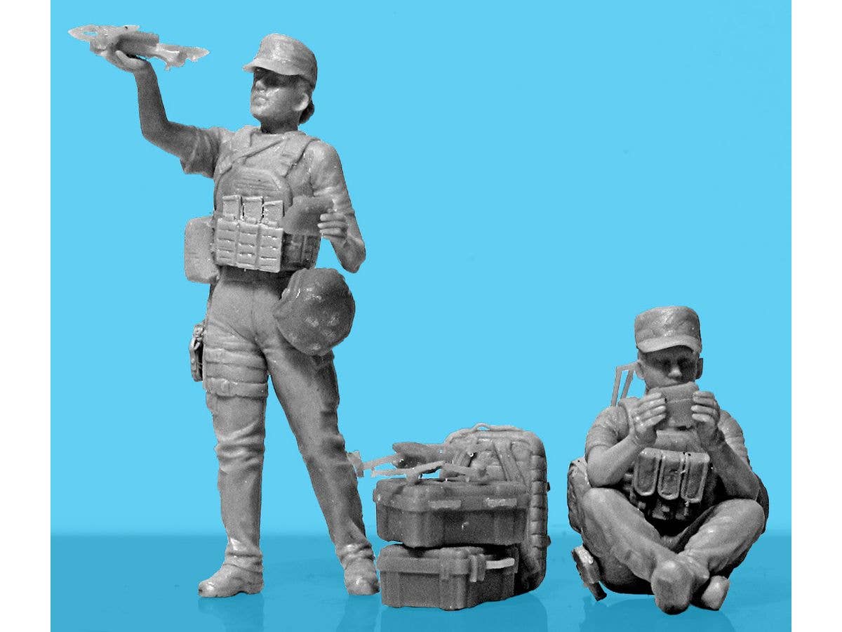 ICM 1/35 ''War has no gender'. Female servicemen of the Armed Forces of Ukraine (100% new molds) | 4823044410163