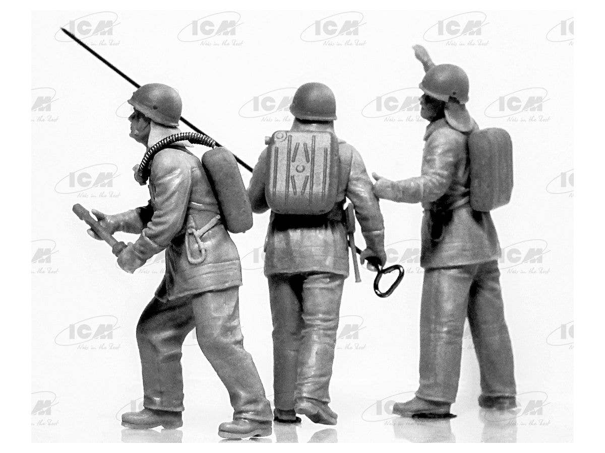 ICM 1/35 Chernobyl#2. Fire Fighters (AC-40-137A firetruck & 4 figures & diorama base with background) | 4823044406173
