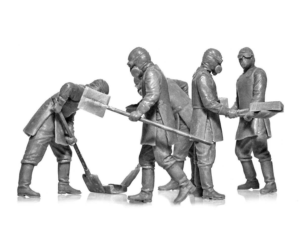 ICM 1/35 Chernobyl#3. Rubble cleaners (5 figures) | 4823044406180