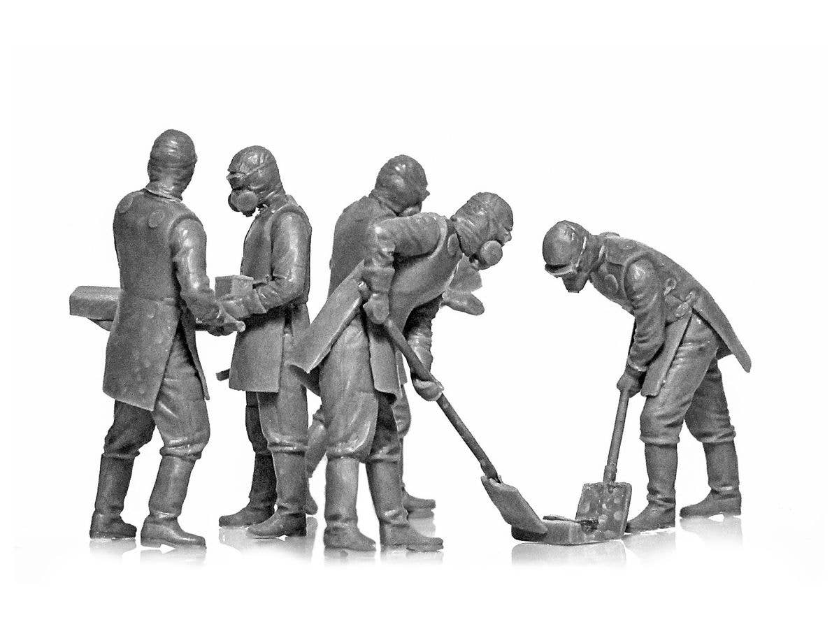 ICM 1/35 Chernobyl#3. Rubble cleaners (5 figures) | 4823044406180