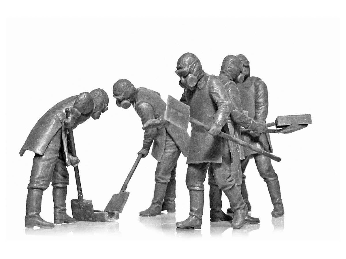 ICM 1/35 Chernobyl#3. Rubble cleaners (5 figures) | 4823044406180