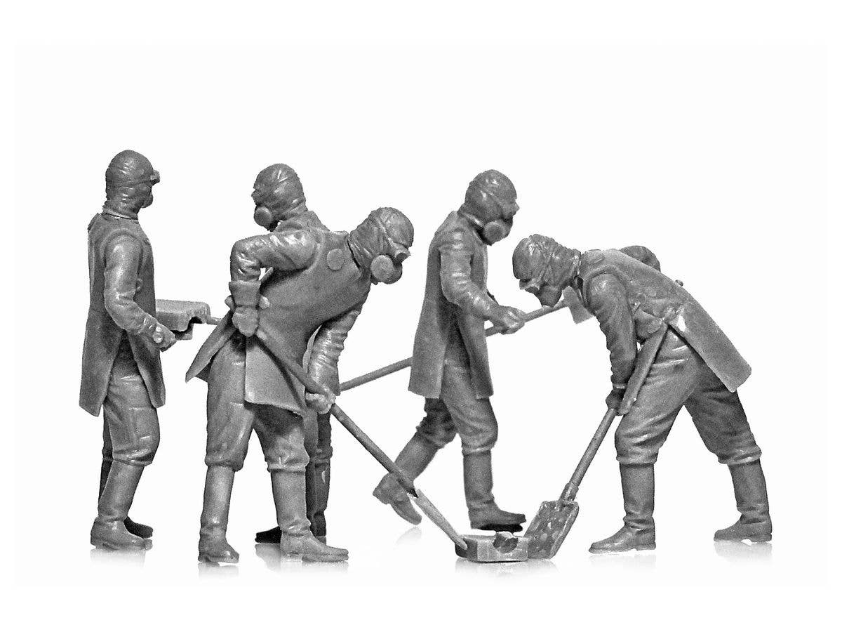 ICM 1/35 Chernobyl#3. Rubble cleaners (5 figures) | 4823044406180