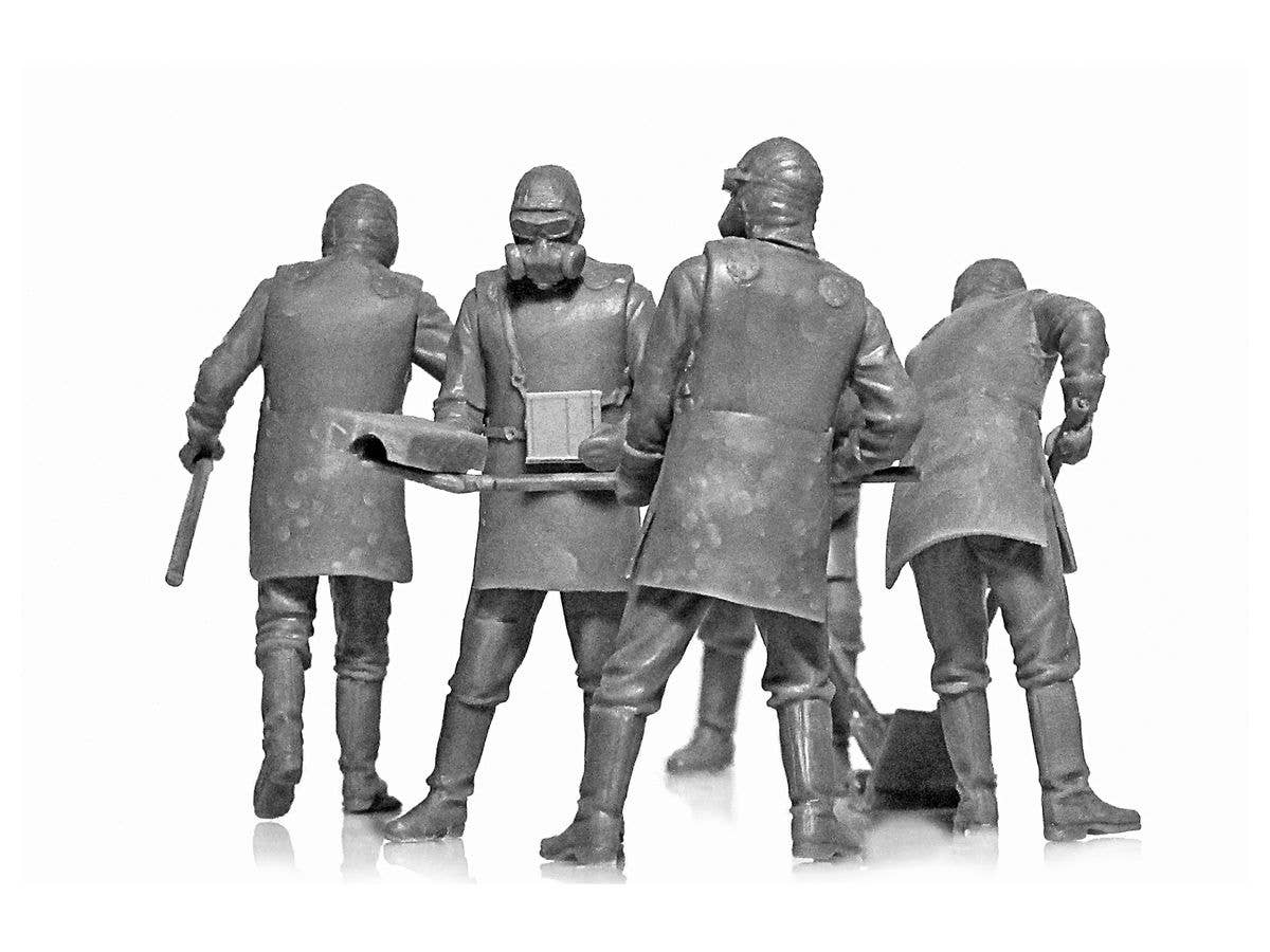 ICM 1/35 Chernobyl#3. Rubble cleaners (5 figures) | 4823044406180