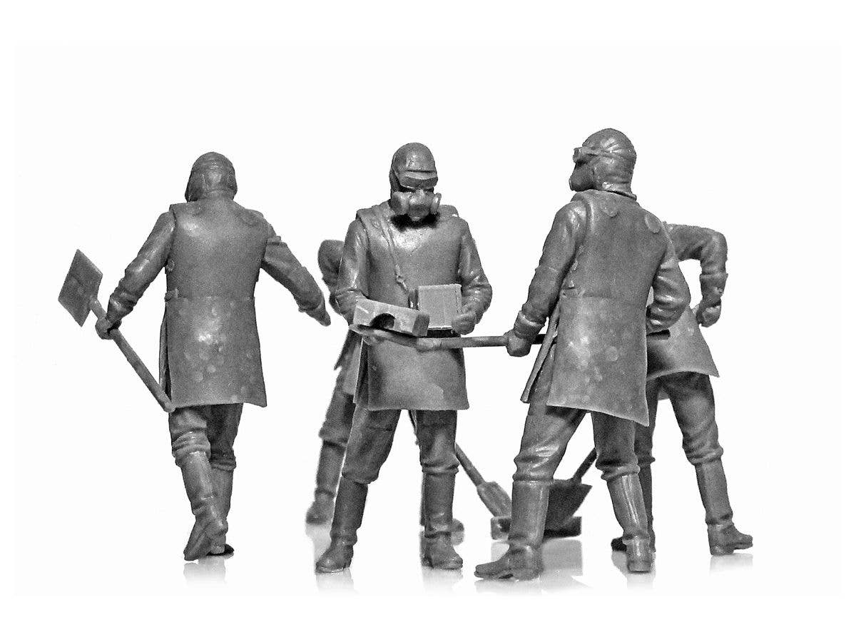 ICM 1/35 Chernobyl#3. Rubble cleaners (5 figures) | 4823044406180