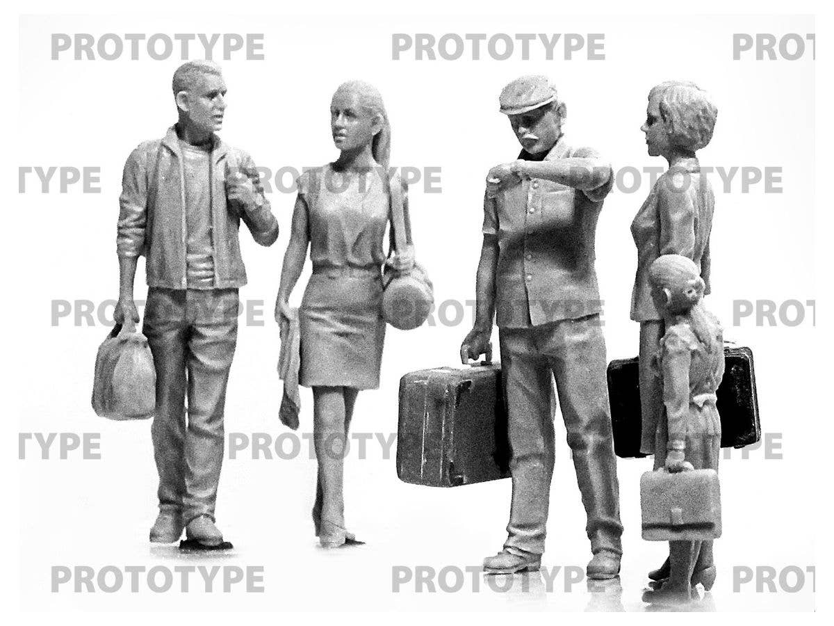 ICM 1/35 Chernobyl#5. Extraction (4 adults, 1 child and luggage) (100% new molds) | 4823044408191